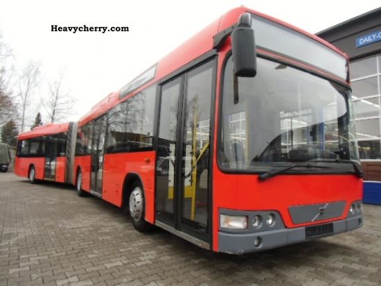 Volvo 7000 51 +81 +1 2001 Articulated bus Photo and Specs