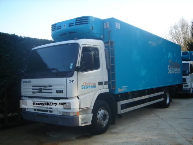2001 Volvo  FM 7 Truck over 7.5t Refrigerator body photo