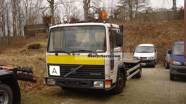 1993 Volvo  FL6 Van or truck up to 7.5t Box photo