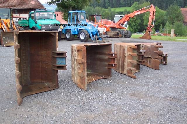 2011 Volvo  1 lot of diggers with Schnellwecheslaufnahme Construction machine Other substructures photo