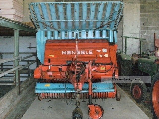 1980 Mengele  LW 330 loader wagon Agricultural vehicle Harvesting machine photo