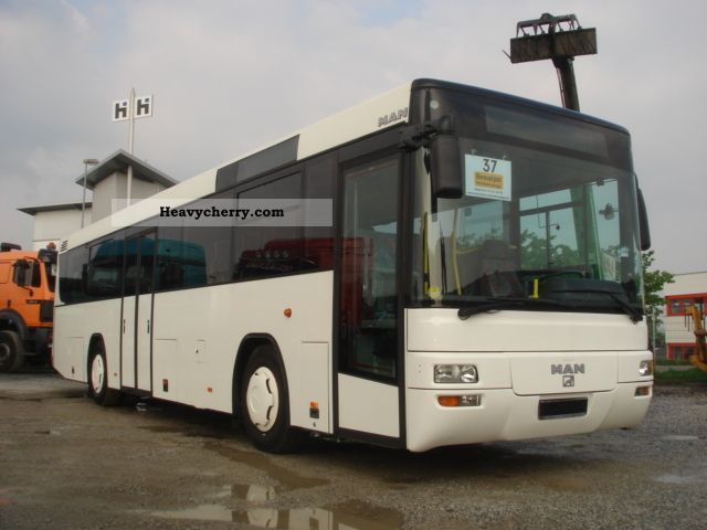 2005 MAN  A72-bus, € 3/Schalter, 52 +2 seats, air Coach Cross country bus photo