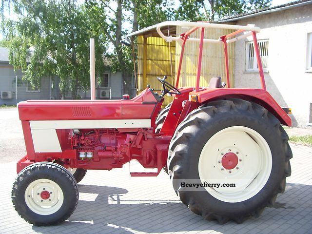 1975 IHC  644 Agricultural vehicle Tractor photo
