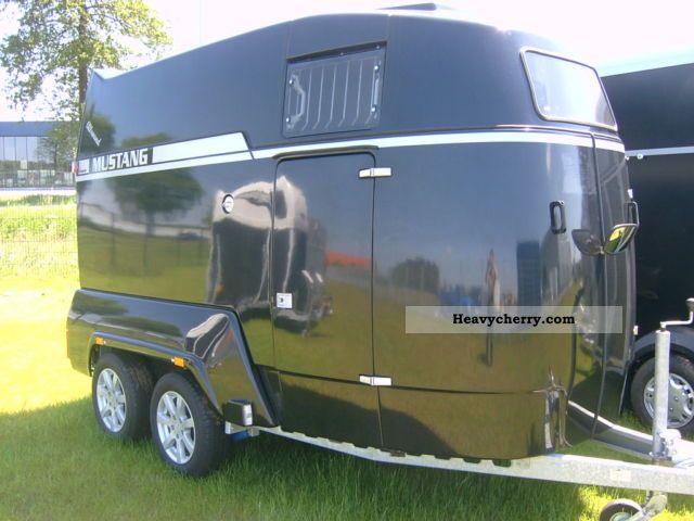 2011 Other  Mustang round Trailer Cattle truck photo