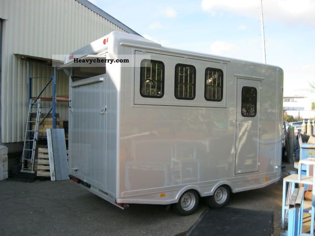 2010 Other  Steinberger 3 horse with living room, shower, fridge Trailer Cattle truck photo
