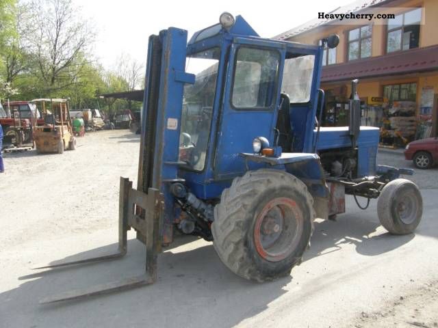 2011 Other  Wózek widłowy terenowy MTZ Forklift truck Rough-terrain forklift truck photo