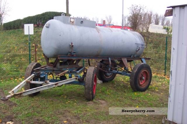 1986 Other  2700 l tank cars Trailer Tank body photo