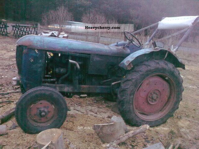 2012 Hanomag  r 332 Agricultural vehicle Tractor photo