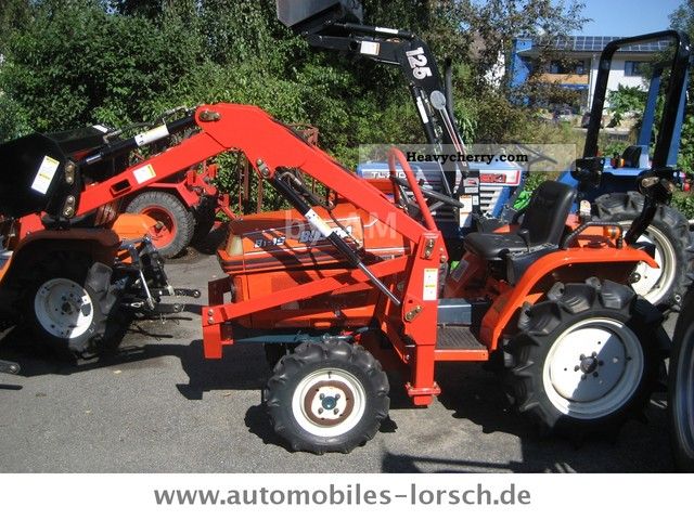 2012 Kubota  B1 - 15 4x4 - 3 cylinders Agricultural vehicle Farmyard tractor photo