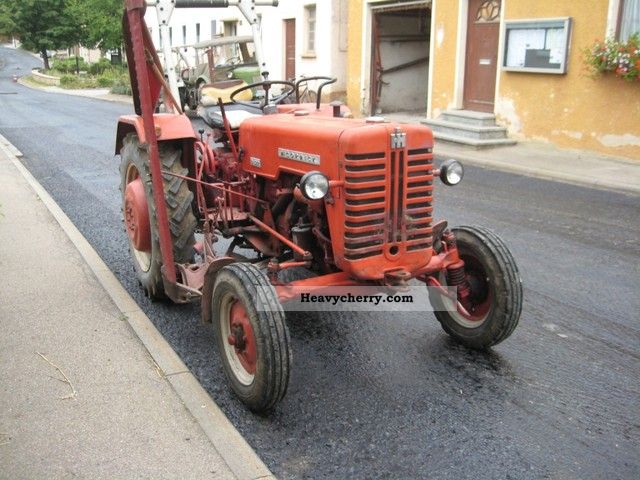 1964 McCormick  D322 Agricultural vehicle Tractor photo