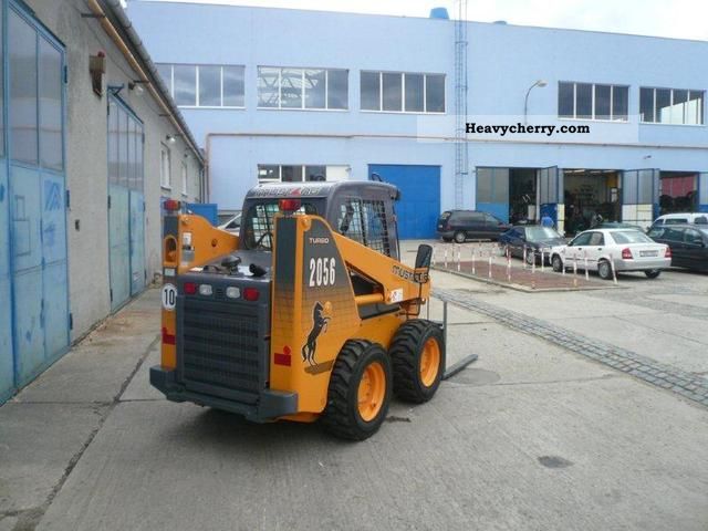 2011 Gehl  2056C Construction machine Wheeled loader photo