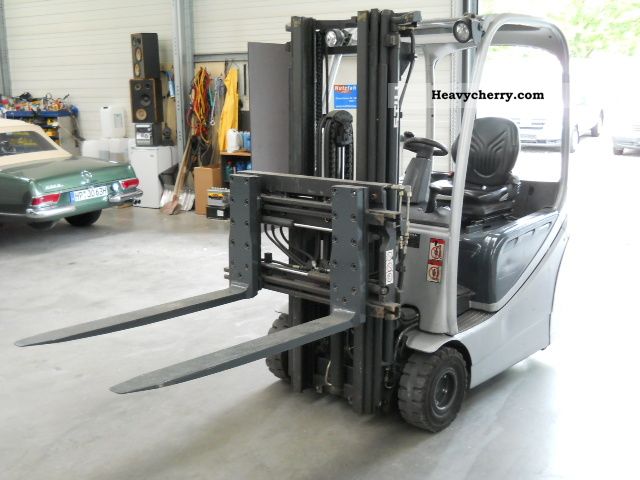 2007 Still  RX 20-16 Triplex with a new charger Forklift truck Front-mounted forklift truck photo