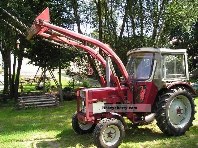 1977 IHC  533 Agricultural vehicle Tractor photo